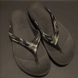 Oofos camouflage flip flops 11